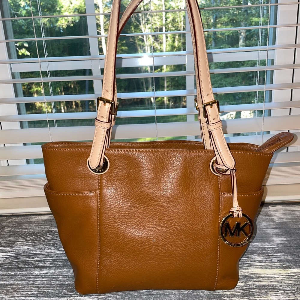 Michael Kors leather shoulder handbag tote. Used.